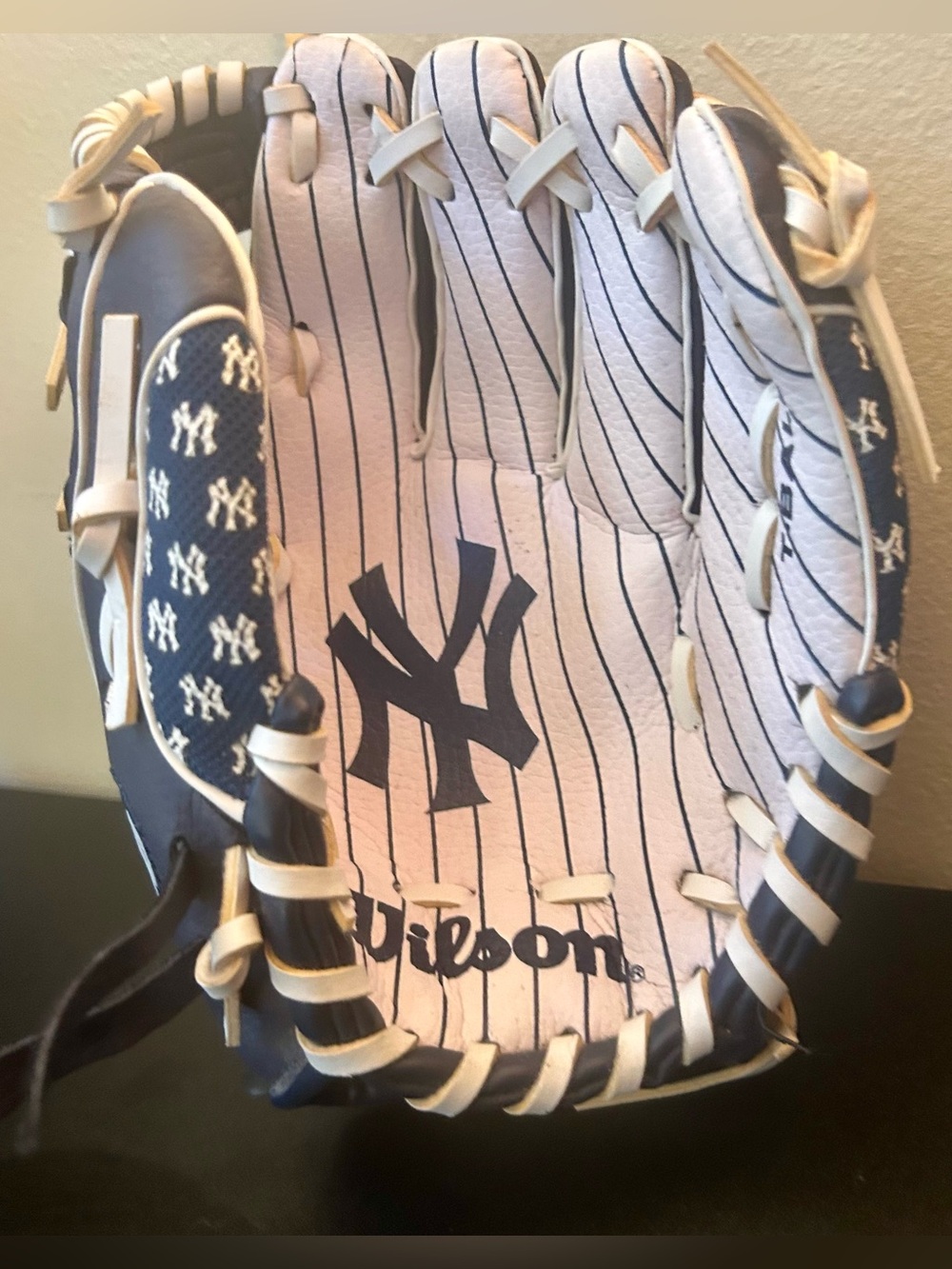 RARE 10” Wilson New York Yankees T-Ball Tee Ball Glove Left Hand NY Pinstripe
